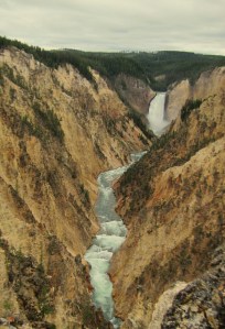 Yellowstone_Waterfall
